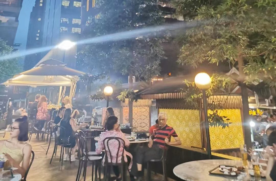 新加坡夜晚的餐饮分外红火