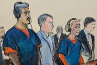 外媒披露马杜罗首次出庭更多细节：马杜罗本人表现强硬，“不时在纸上做笔记”