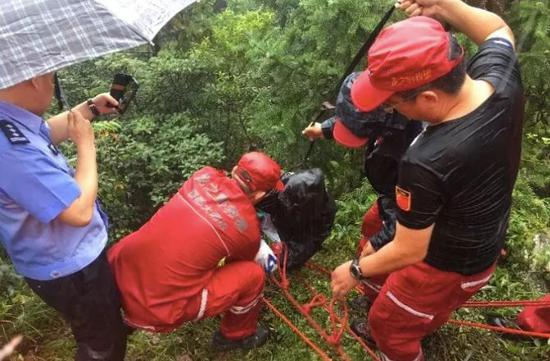 ▲遇难女孩的遗体被找到。&nbsp;&nbsp;&nbsp;&nbsp;资料图片