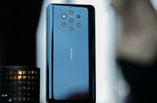（Nokia 9 PureView，后置5个1200万像素摄像头）