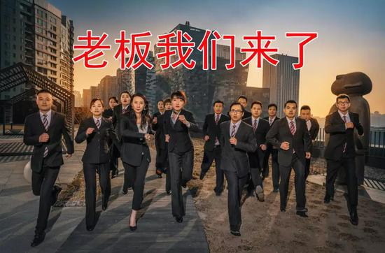 瞬间get到了潘总最欣赏的pose，对的，就是酱紫↓