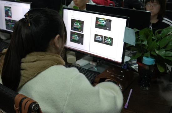 美国青年文化媒体Vice在2018年去中国农村小镇采访蜗居在那里的青年数据标注员