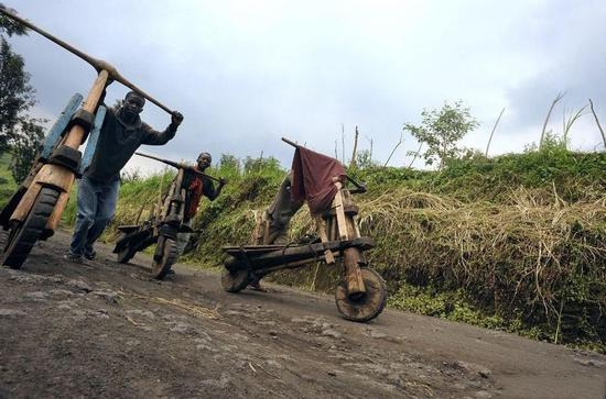 ▲ 非洲自制木质自行车