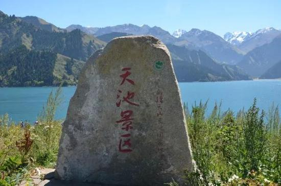 五彩湾温泉，AAA级旅游风景区，图片也挺吸引游客的。