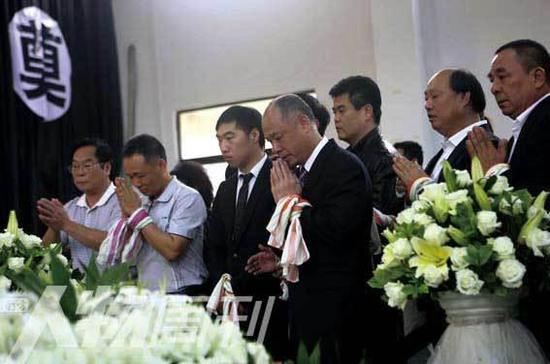 李宁悼念李经纬