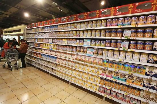 ▲奶粉新政加速行业洗牌 图@视觉中国