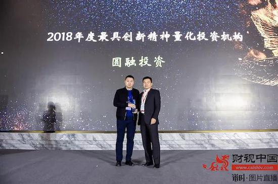 （颁奖典礼现场）