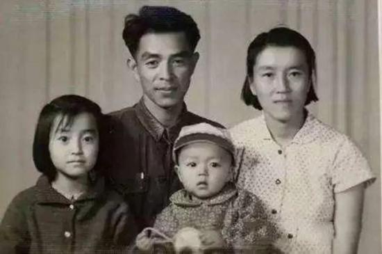 褚时健年轻时的家庭照