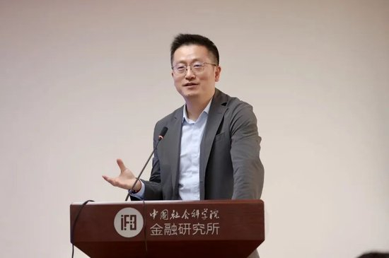 中国社会科学院金融研究所副所长张明在发布会上致辞
