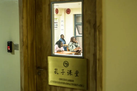 参加中文拼写大赛的学生。 《纽约时报》