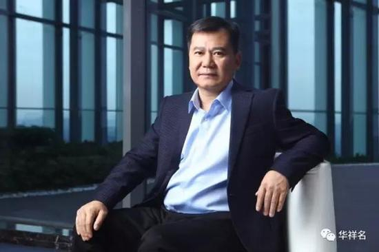 （图为苏宁控股集团董事长张近东）