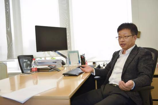 于新利接受新财富记者采访