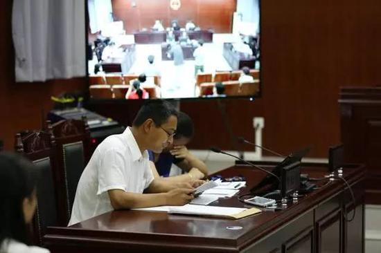 据欢欢回忆，她妈妈本来是带她到北京看病的。