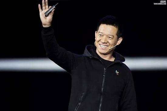 今天（7月4日），就是贾跃亭出国一周年纪念日了。