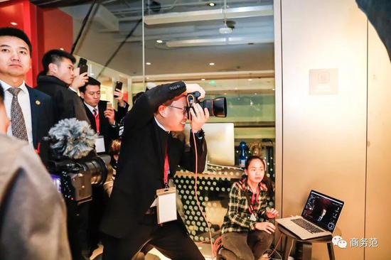 而且也不得不说，潘摄影师也很敬业，向上的心也是有的~