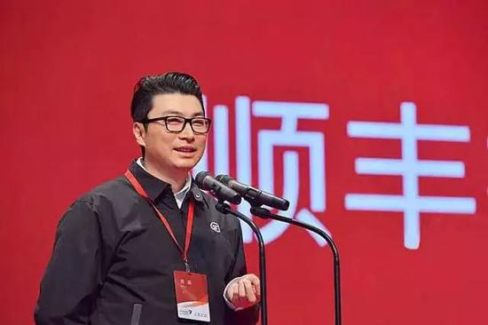 封面题图 | 王卫