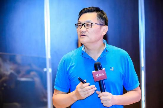 ▲廖建文教授以《电商的下半场》为主题向众多创业者深度分析了电商迎来拐点之后的发展趋势