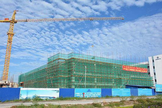 深越工业园内在建的厂房。