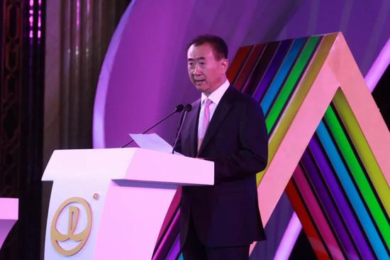 王健林亲自赶赴武汉为汉秀站台