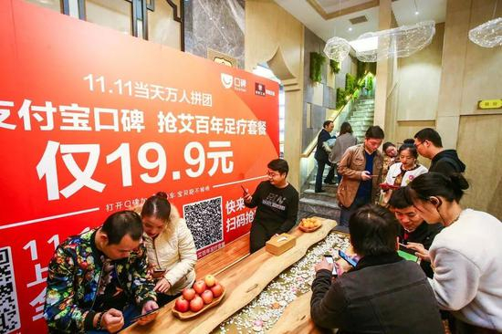 　▲&nbsp;“双11”期间，口碑线下交易笔数超过1200万。