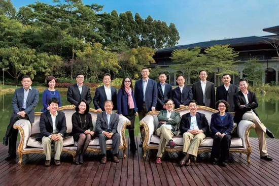 ▲&nbsp;华为高管团队，后排中间女士为孙亚芳