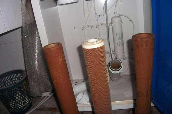 小区售水机的滤芯维护全凭“自觉”