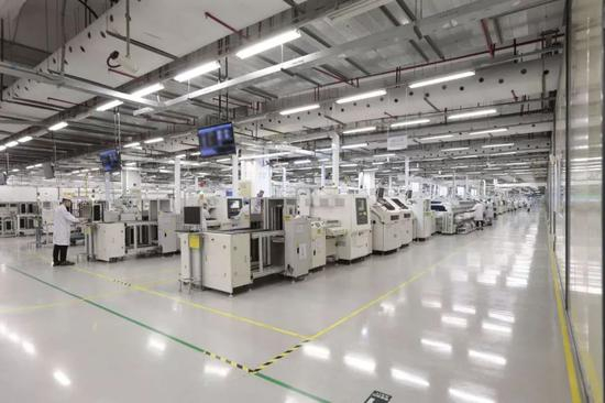 华为南方工厂手机生产线 　　