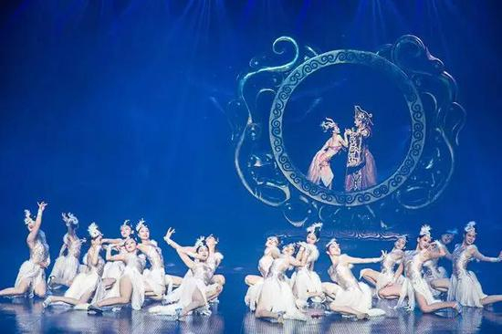 （千古情的艺术审美总是如此相似）