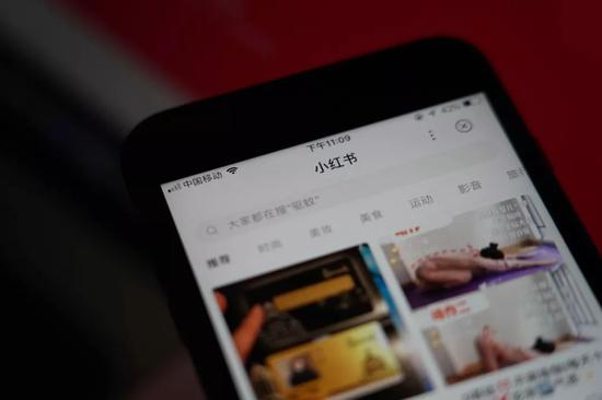 小红书上的违规内容比微博更难以辨别。