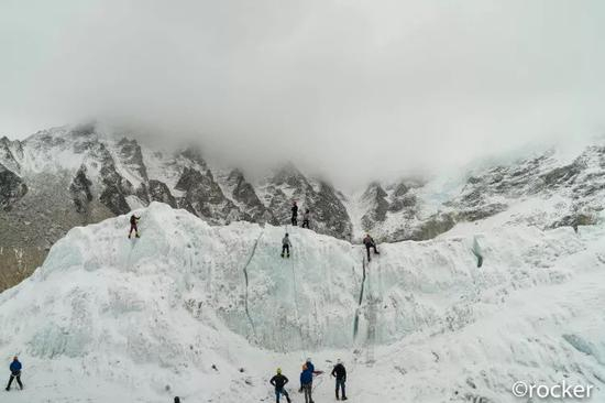 来自珠峰摄影师Rocker