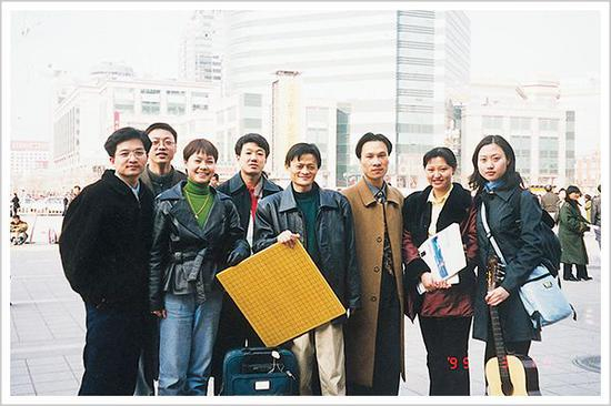 ▲1998年11月，第一批回杭者离开北京，开始创业