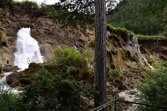  ▷地震后的诺日朗瀑布