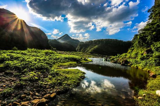 贵州红岩堡&nbsp; 地方债的贵州样本&nbsp; 本刊记者/贺斌