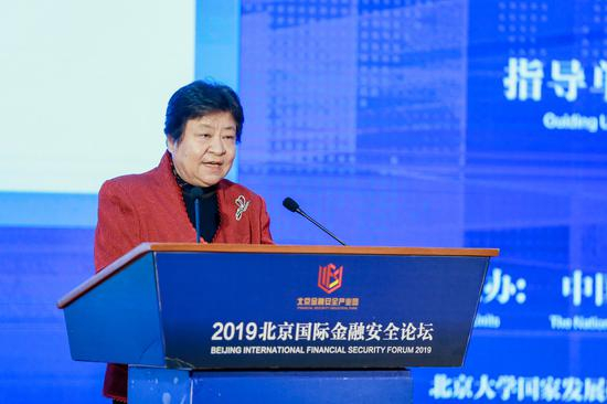 中国银行原副行长，中国人民大学重阳金融研究院高级研究员张燕玲