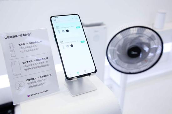 Breeno融入手机等多种终端设备，控制智能家居