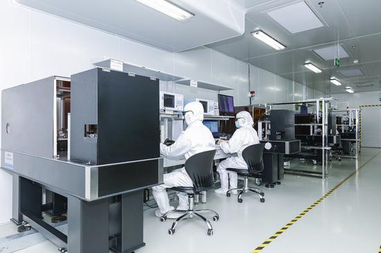 创鑫激光脉冲小功率光栅生产线