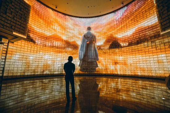 &nbsp;梁建章参观孔子博物馆