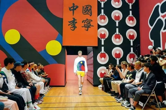  李宁品牌登上巴黎时装周