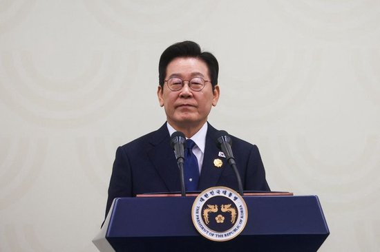 当地时间2025年11月1日,韩国庆州,韩国总统李在明在亚太经合组织领导人非正式会议结束后举行记者会。 IC Photo