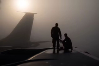 牛弹琴：气氛已烘托到位 美军摩拳擦掌战火一触即发