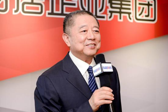 建业集团董事长、建业地产（HK.832）董事局主席胡葆森