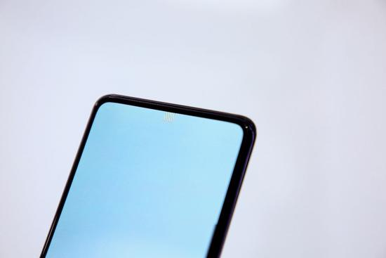 OPPO的屏下摄像头解决方案：透视全景屏