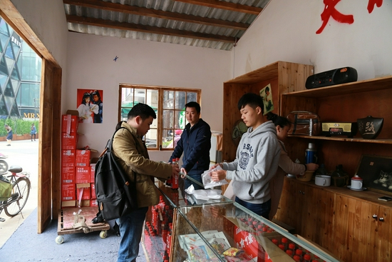 老式小卖部展现重庆情怀