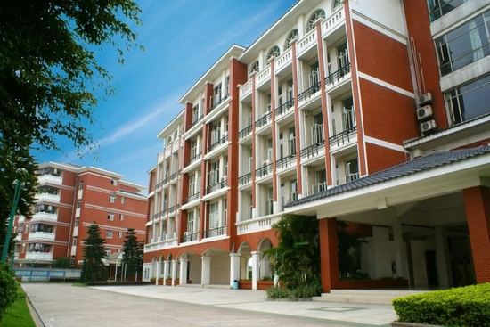 国华的多功能教学楼