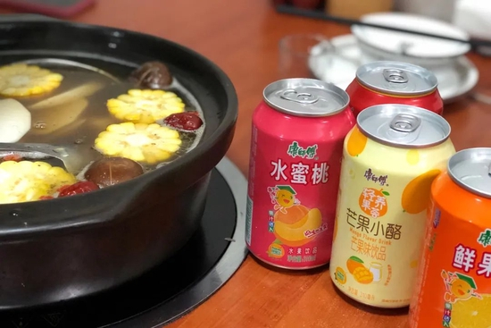 　如今，靠方便面起家的饮料业务成了康师傅最赚钱的业务线