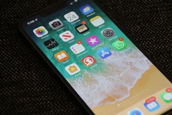 iPhone13使用3周后屏幕触控失灵，消费者要求换新机，苹果只肯维修_手机