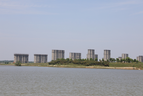 停工中的阳光半岛项目。贾俊杰/摄