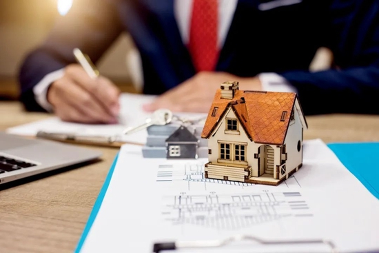 　未来或有更多城市推行二手房“带押过户”政策。