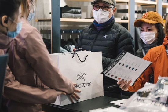  始祖鸟与Palace的合作是品牌在中国首度尝试开展联名企划