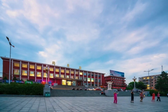 2018年7月18日，黑龙江省鹤岗市，鹤岗火车站外景。